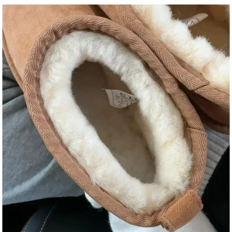 Stilvolle Winterstiefel aus Lammfell und Leder für ultimative, lässige Wärme