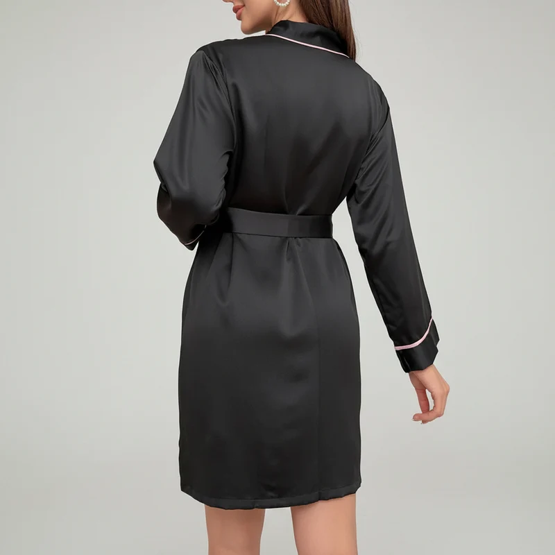Steigern Sie Ihren Komfort mit unserem Damen-Kimono-Bademantel aus Satin.