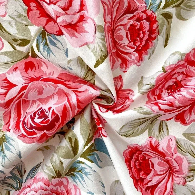 Bettwäsche mit rotem Blumenmuster – erhältlich in den Größen Doppelbett, Einzelbett, Queensize und Kingsize.
