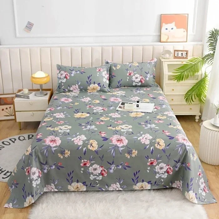 Bettwäsche mit rotem Blumenmuster – erhältlich in den Größen Doppelbett, Einzelbett, Queensize und Kingsize.