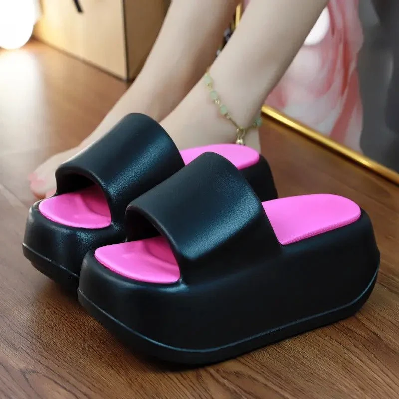 Steigern Sie Ihren Komfort mit Damen-Sommer-Plateau-Slippern.