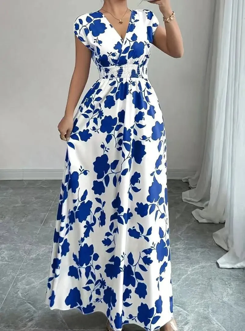 Verleihen Sie Ihrem Sommer-Look mit unserem Damen-Sommerkleid mit V-Ausschnitt das gewisse Etwas.