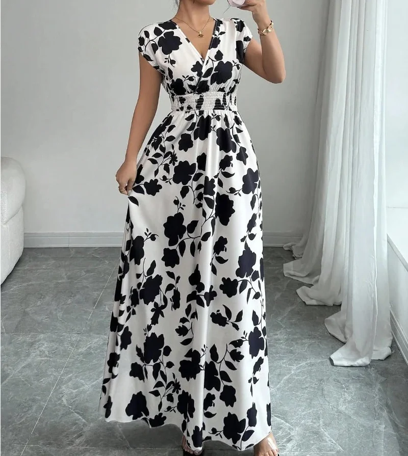 Verleihen Sie Ihrem Sommer-Look mit unserem Damen-Sommerkleid mit V-Ausschnitt das gewisse Etwas.